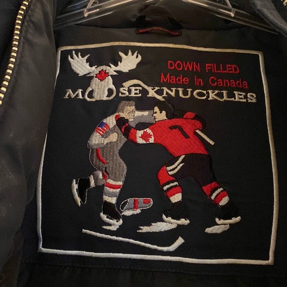 MOOSE KNUCKLES Authentic Stirling Parka in Navy with white fur - Picture 7 of 8